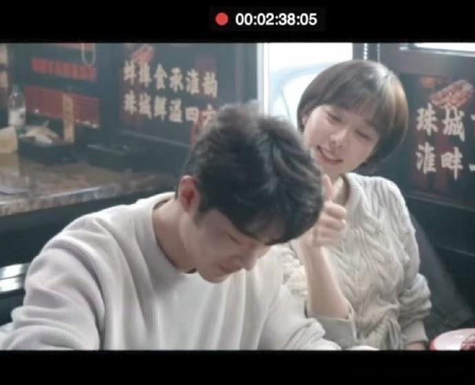 小城良方演员在肖战背后比赞小城良方氛围 小城良方氛围，小城良方演员在肖战背后比赞