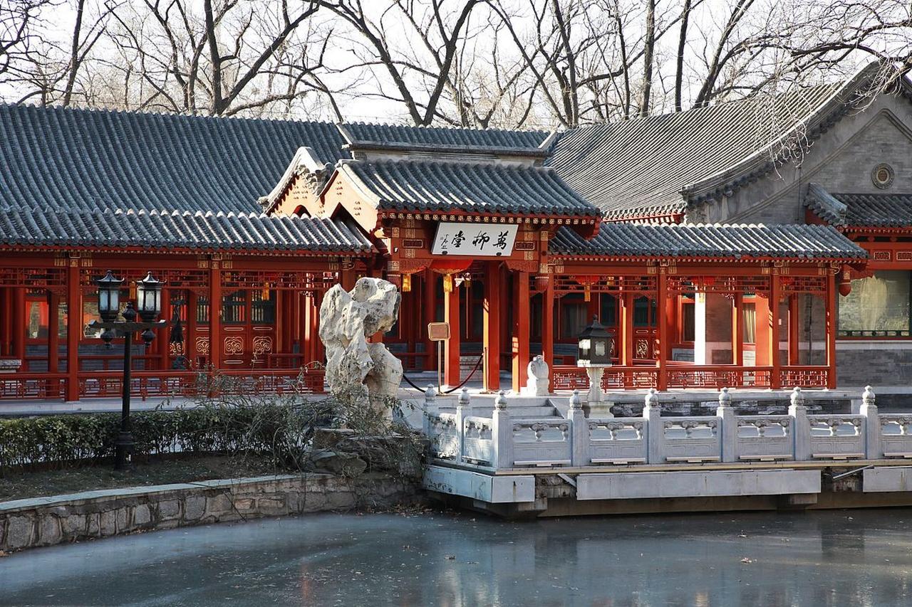 雍正即位后不久，下令抄了曹家。谁知前后花了三个月时间，银子没搜出几个，反而抄出来