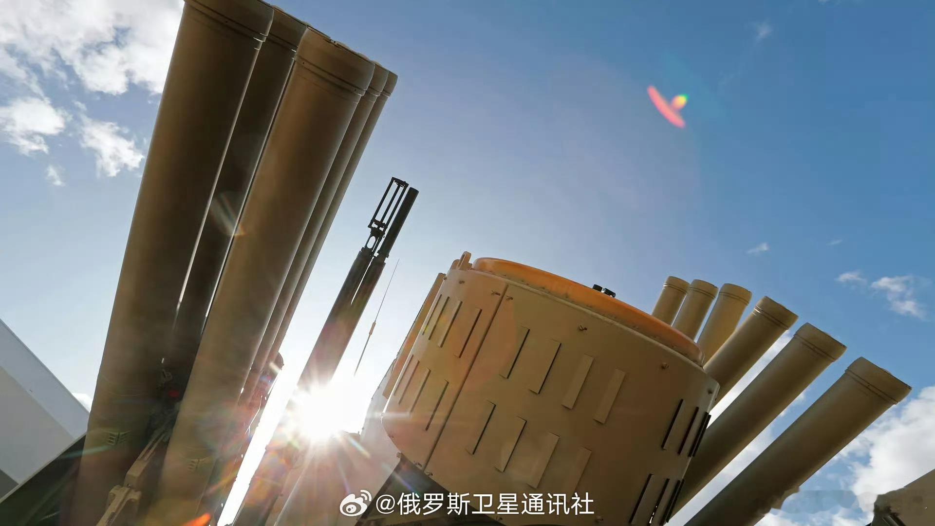 【俄国防部：防空系统一夜间在多地上空共摧毁218架乌克兰无人机】击落乌克兰无人机