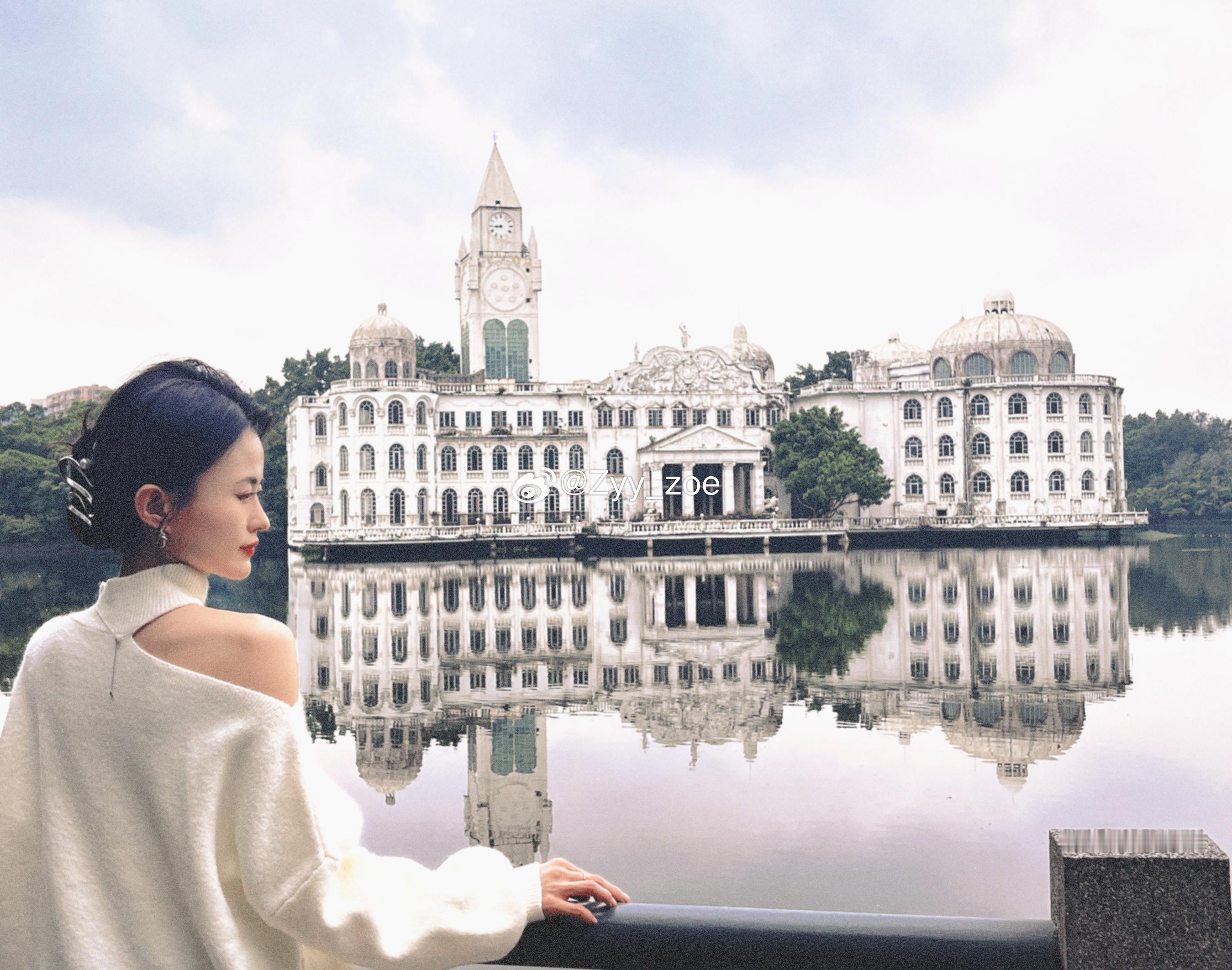 所以梦里的人 是在想念你还是在遗忘你？ ​​​