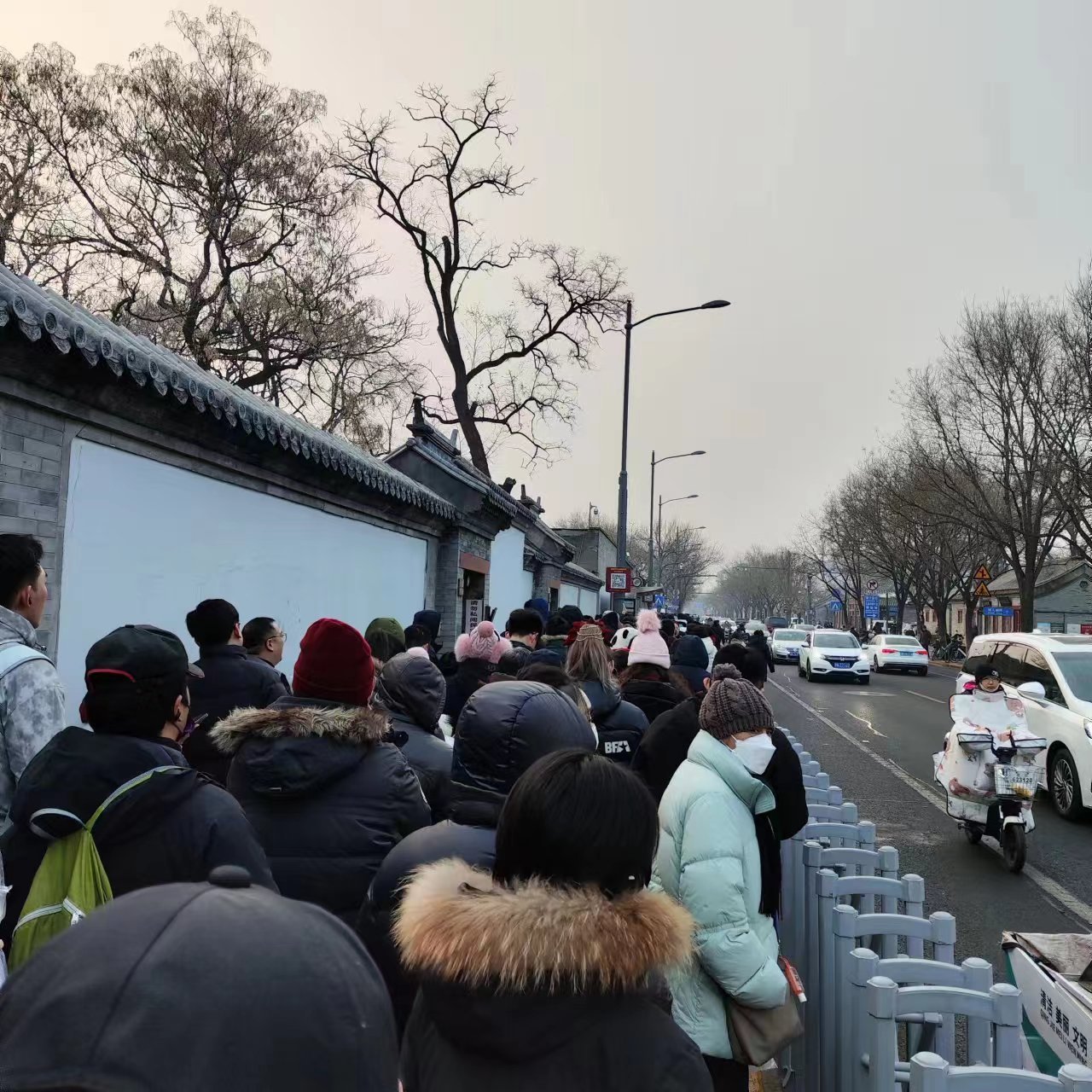 今天雍和宫是不是有施腊八粥？ ​​​