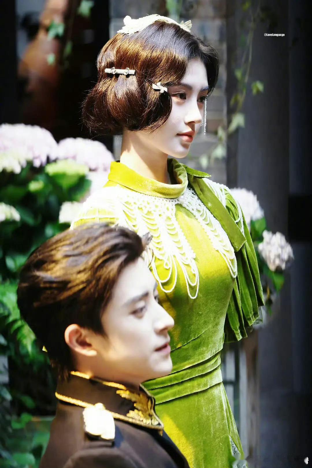 鞠婧祎、敖瑞鹏《万花世界》同框路透，来康康两人氛围感如何？鞠婧祎敖瑞鹏万花世界路