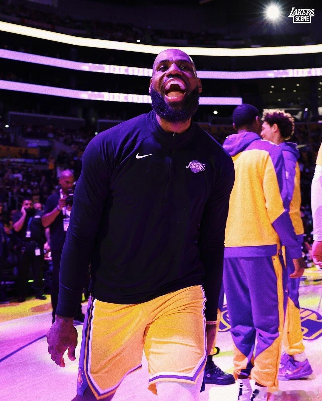 LA 💜💛 ​​​