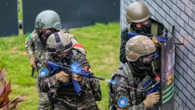 中越要搞首次陆军联训啦，这消息听着就挺实在。国防部说了，7月中下旬在广西开练，叫