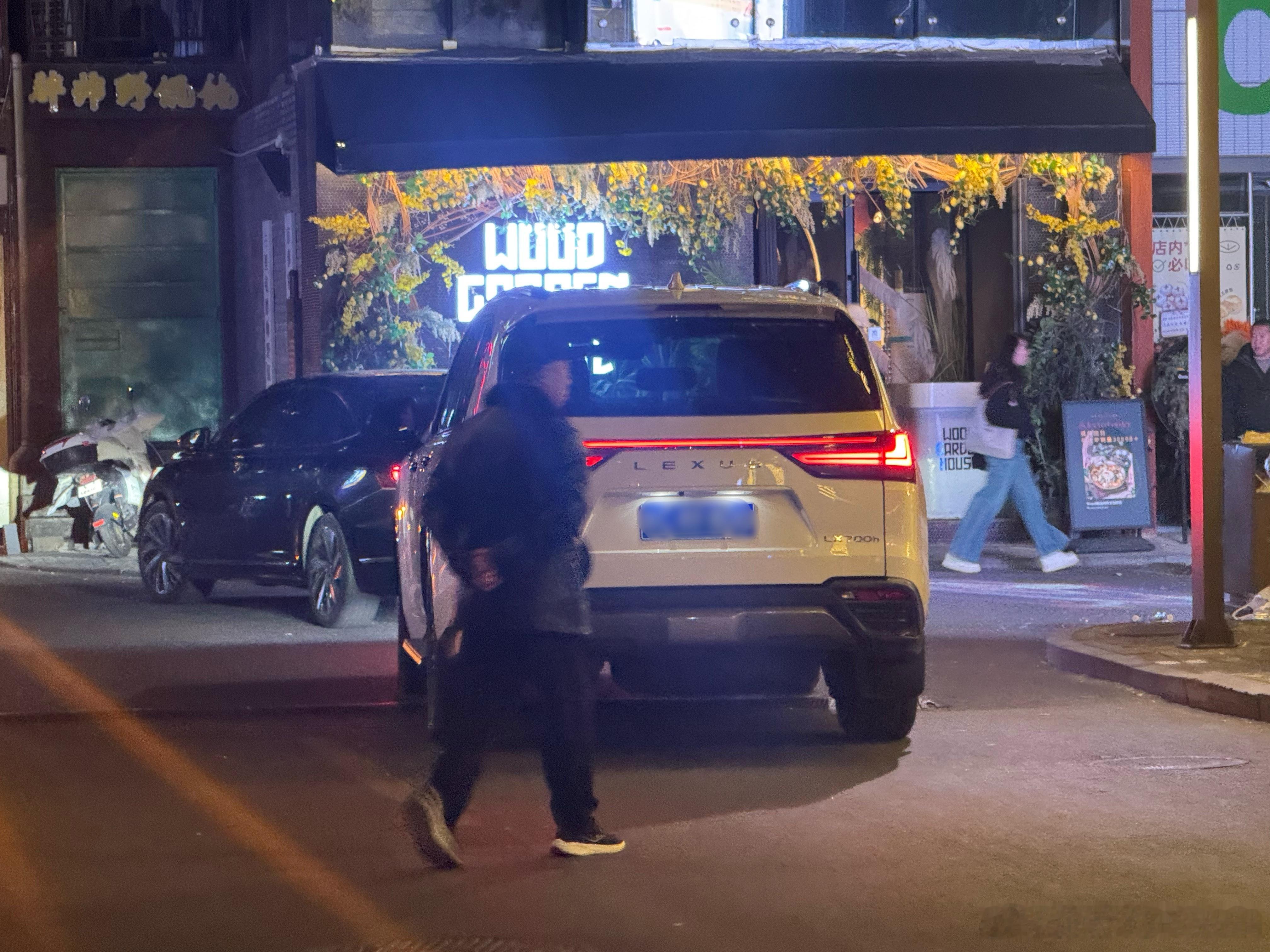 第一次见到野生雷克萨斯LX700h，目前开过主观感受最好的越野车，真羡慕了….