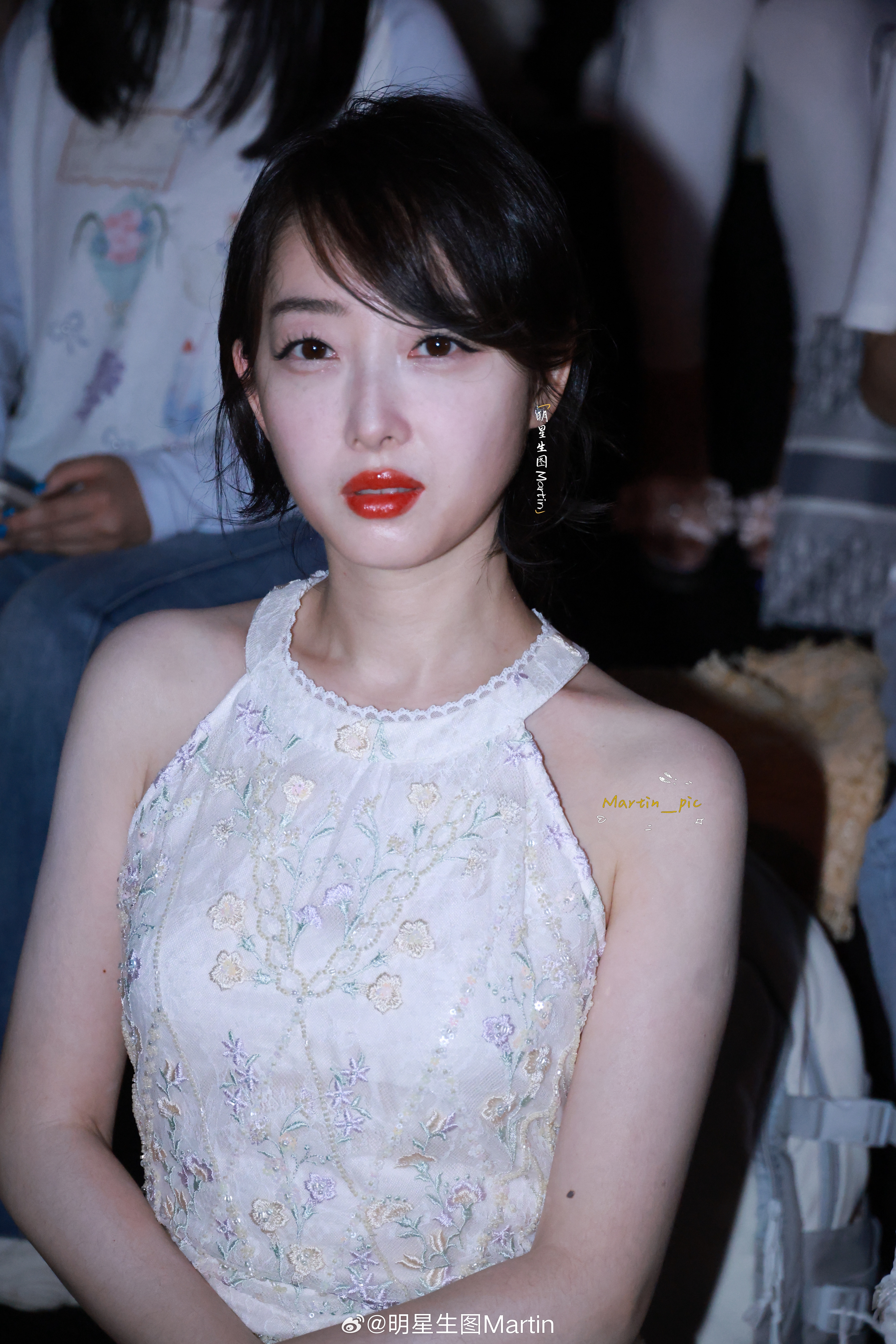 蒋梦婕[超话]上海时装周蒋梦婕 蒋梦婕 251011时装周生图掉落~姐姐白的发光