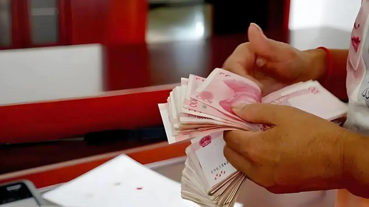 “过分了啊！”一女大学生假期想找点活干，挣点外快。她找到一家公司，说好了一个月给