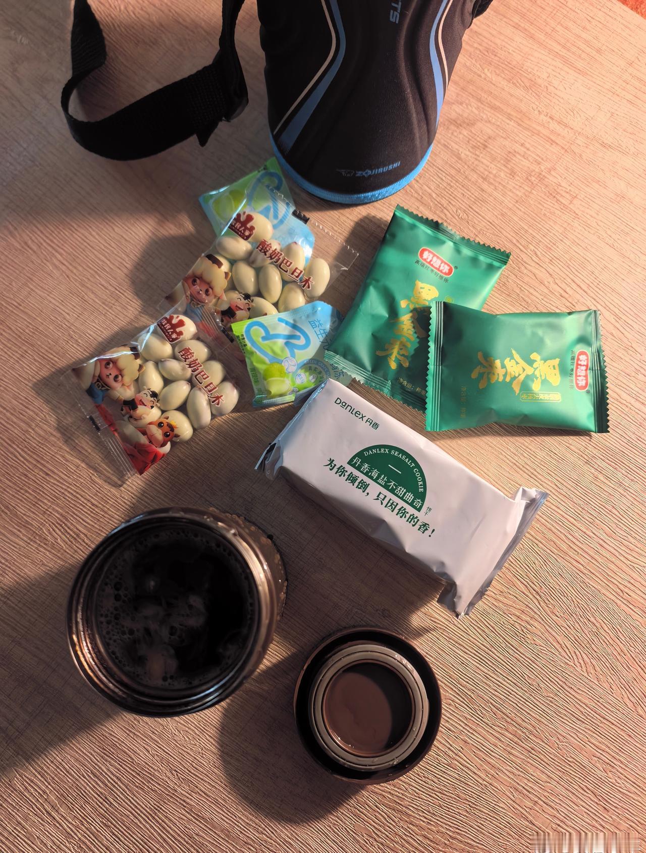 霜降后去坡峰岭看红叶，今天空气质量一般，中度污染，六点半从房山出发，坡峰岭一号停