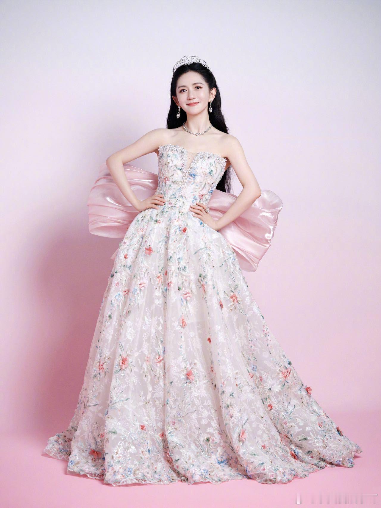 谢娜今天第一天联排乐队谢娜祝贺张杰刷新鸟巢纪录这么多年两人始终相互扶持，张杰在鸟