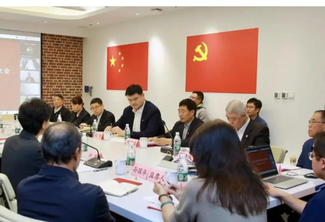 姚主席时代，宫鲁鸣虽然是篮协副主席，但却有名无实，闲得都快长草了！想想也是，一位