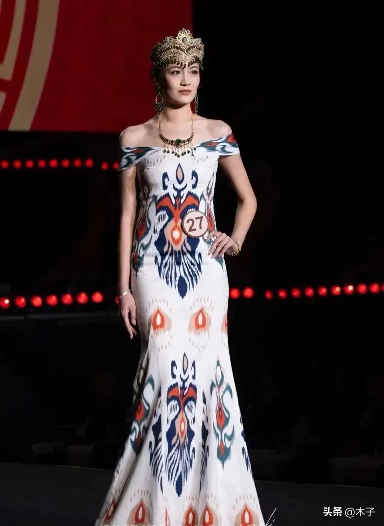 新疆喀什姑娘艾柯莱拿下中国小姐全国总冠军刷屏，一点都不意外。她这场出圈，根本不是