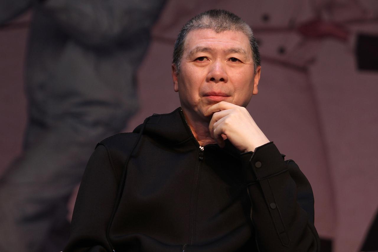 【冯小刚宣发被批绑架观众】
     冯小刚新片《抓特务》首映礼上，韩红一句“北