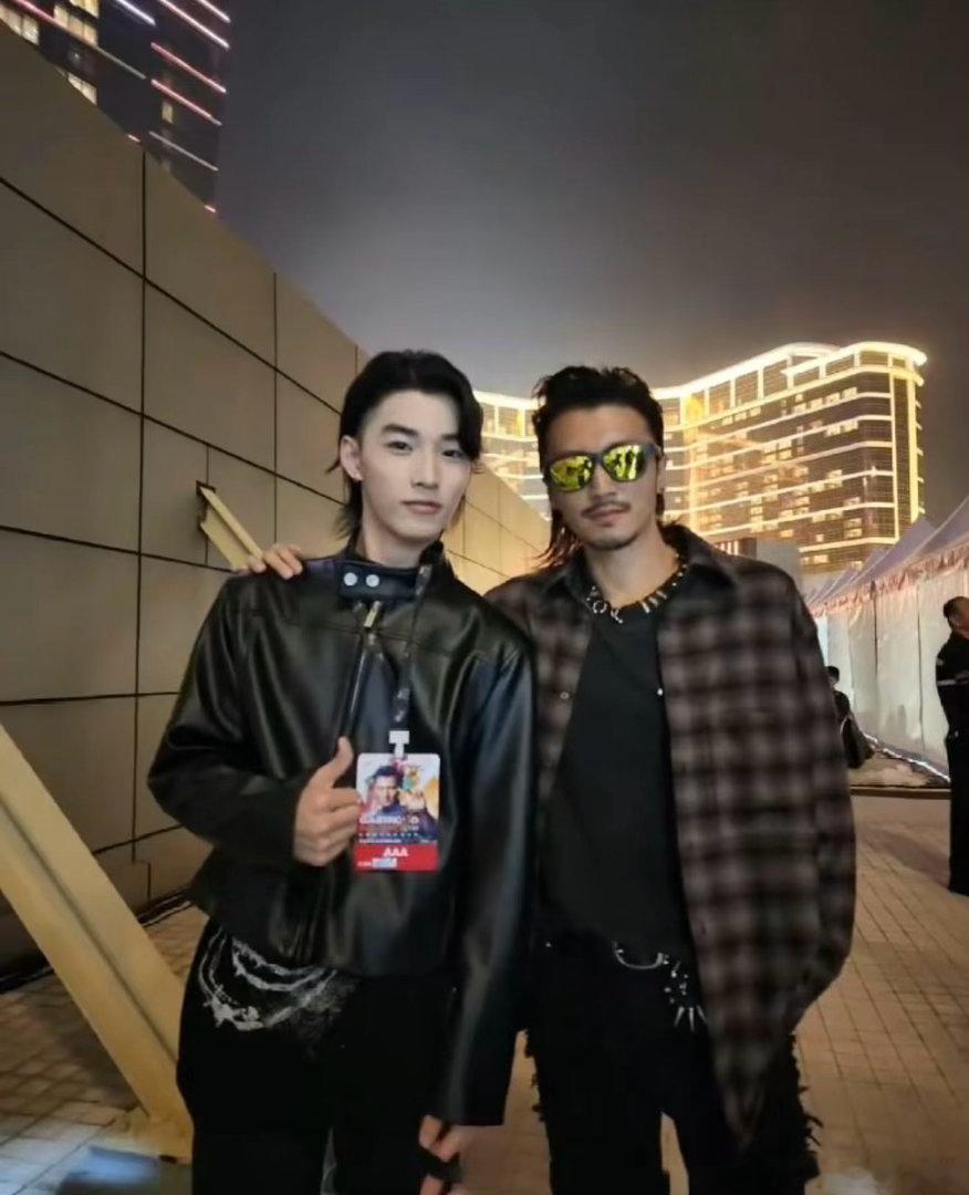谢霆锋好宠林秋楠林秋楠翻进我心里了 谢霆锋给机会，给惊喜！「进化」演唱会齐舞简直
