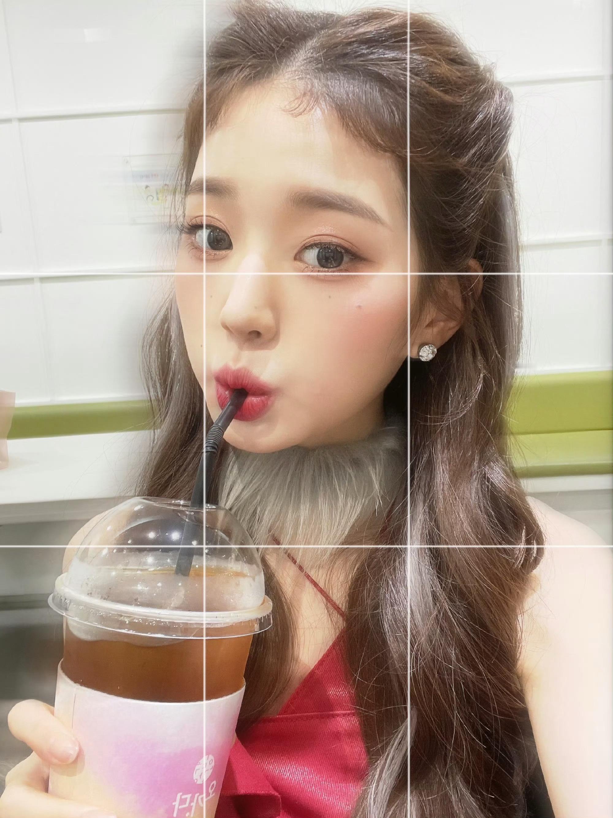 张元英[超话]  🍒张元英女五一 220921  UNIVERSE FNS更新