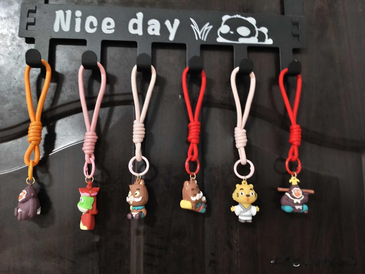 我也想成为小妖怪，逍遥又自在。
也愿你我，不被世俗裹挟，不被恶意打倒，活成自己喜