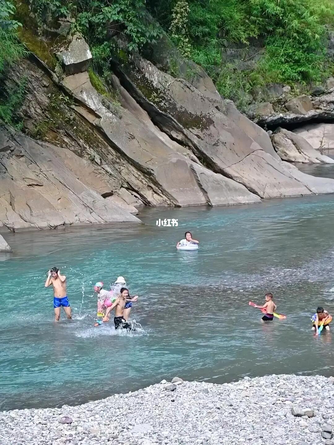 成都雪山下的玻璃水💦打水仗的太好耍了🎈