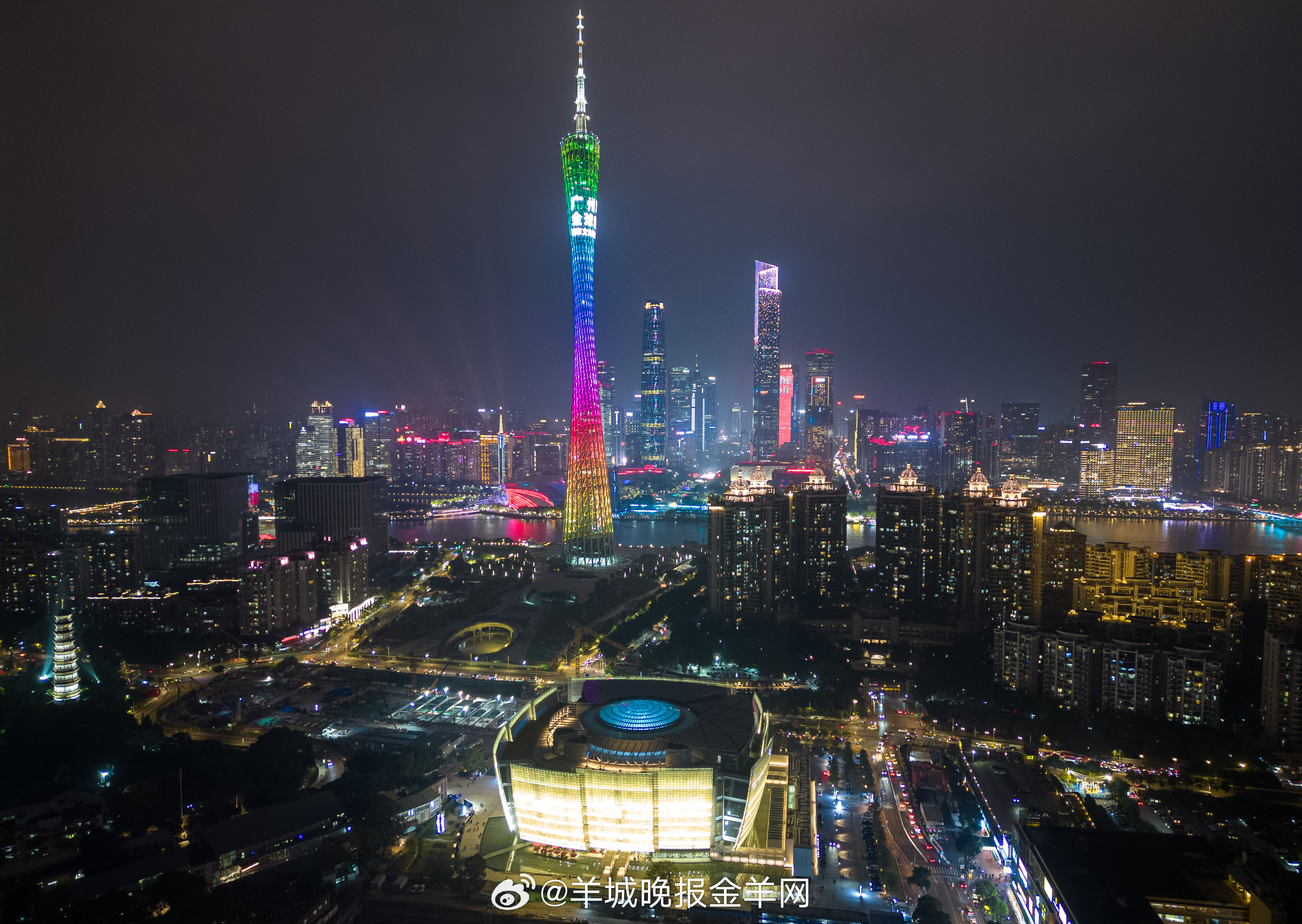 #晚安#成长从不是必须做成什么大事，而是每天比昨天多懂一点、多会一点，它不需要和