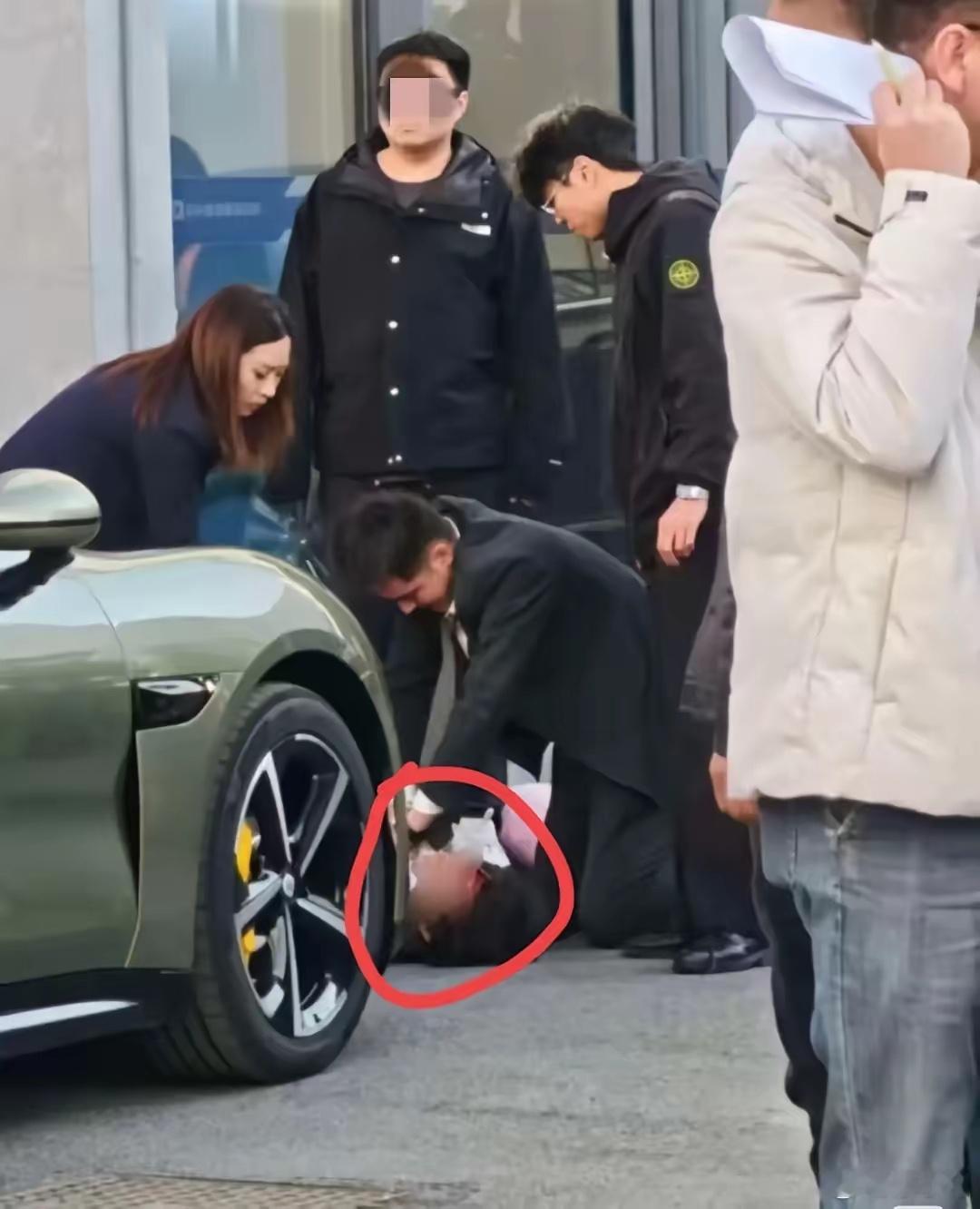 小米新车主踩错踏板撞人致死血淋淋的教训，新手司机都长点心吧！建议提车前，先让老司