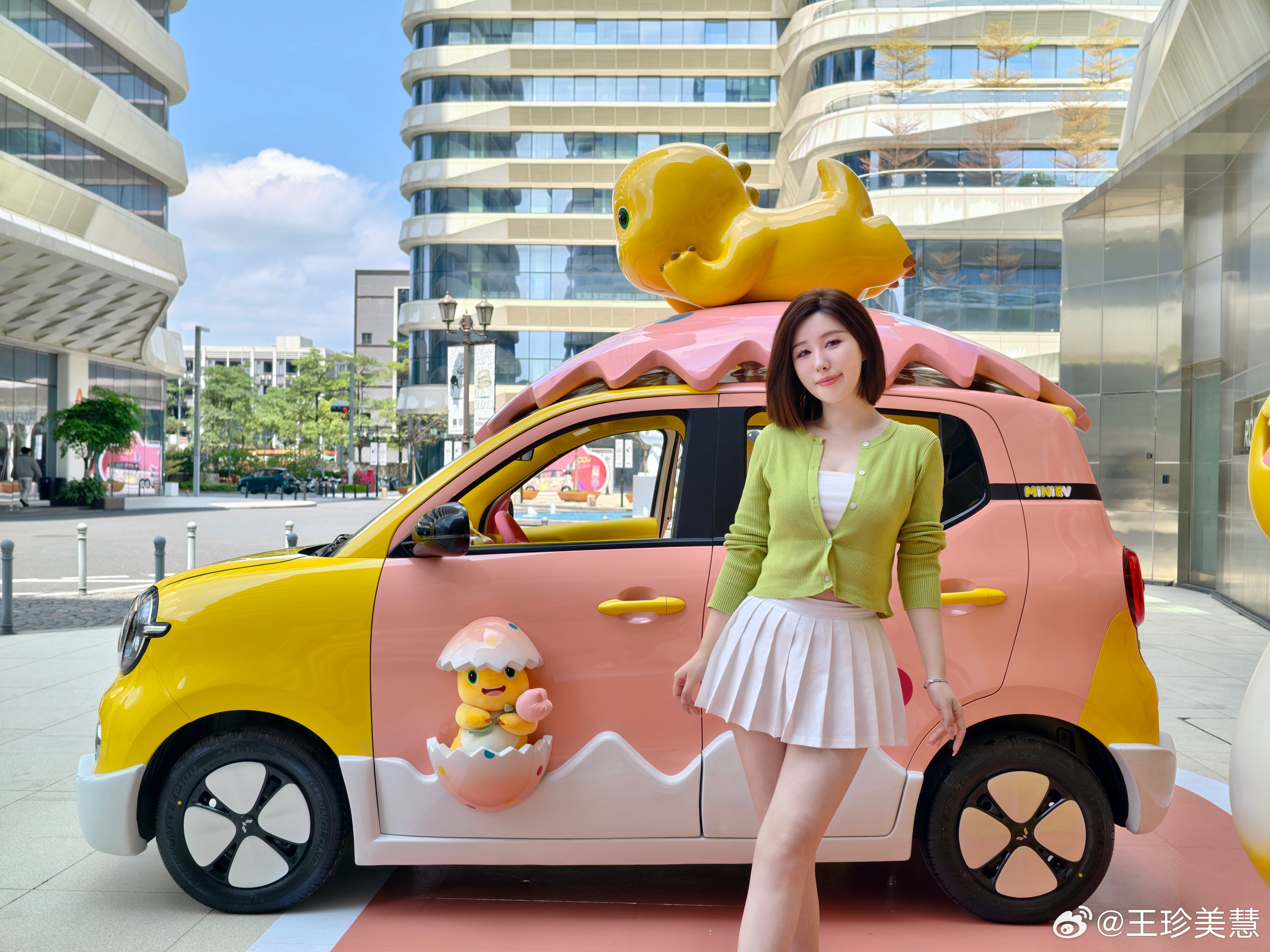 大姐姐和小可爱第五代宏光MINIEV