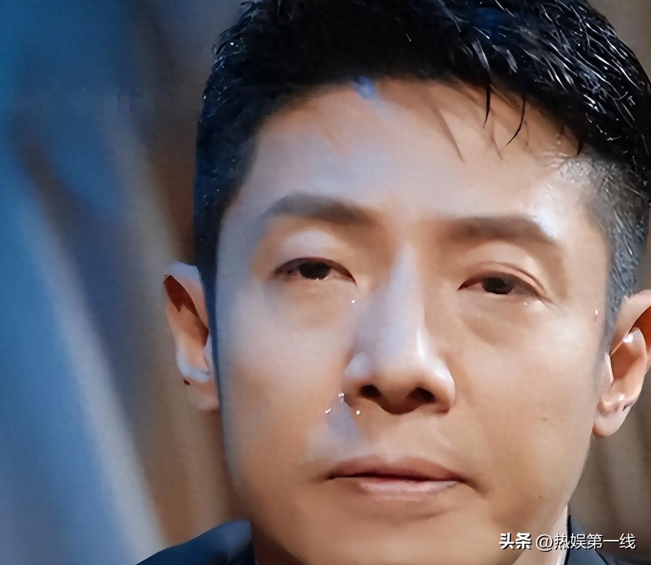 钱多有啥用？撒贝宁近况曝光，家人现状藏着难言遗憾
在外他是谈吐从容的知名主持人，