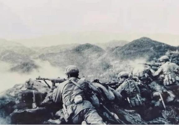 1952年，在上甘岭战场上，一位首长打电话到前线慰问战士们，却被通信兵怒怼打断，