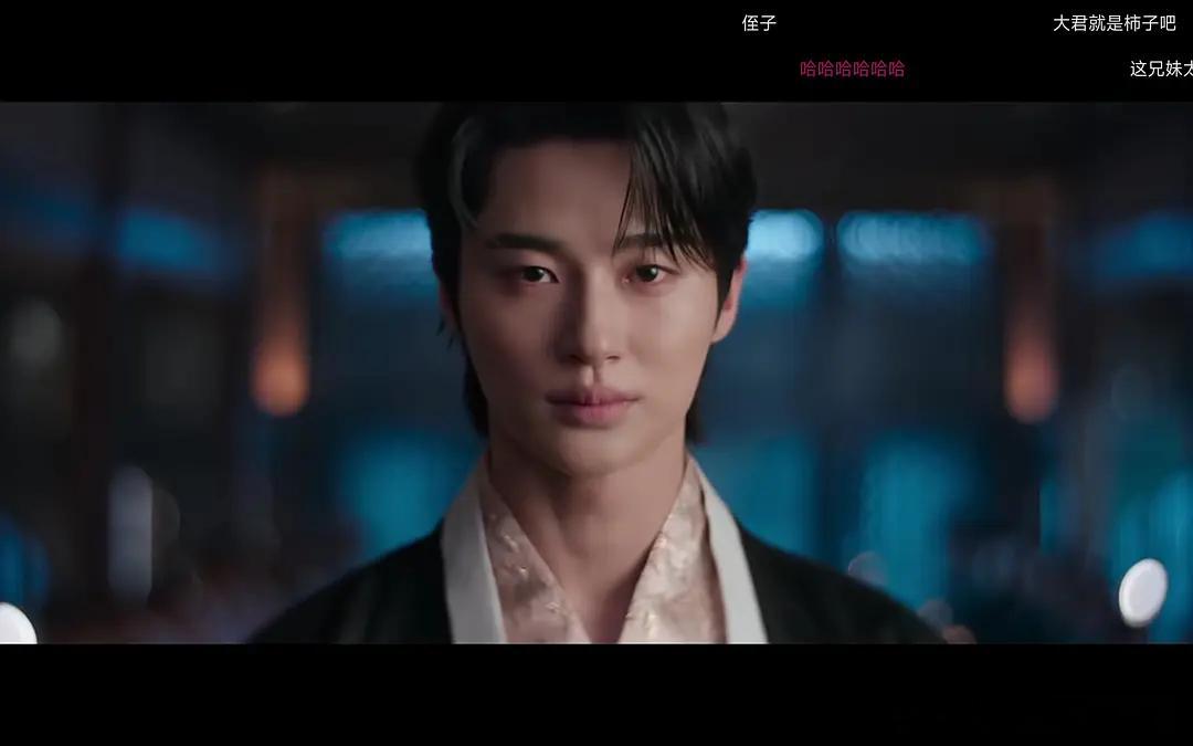 IU新剧男主，看着有爆相吗？ 