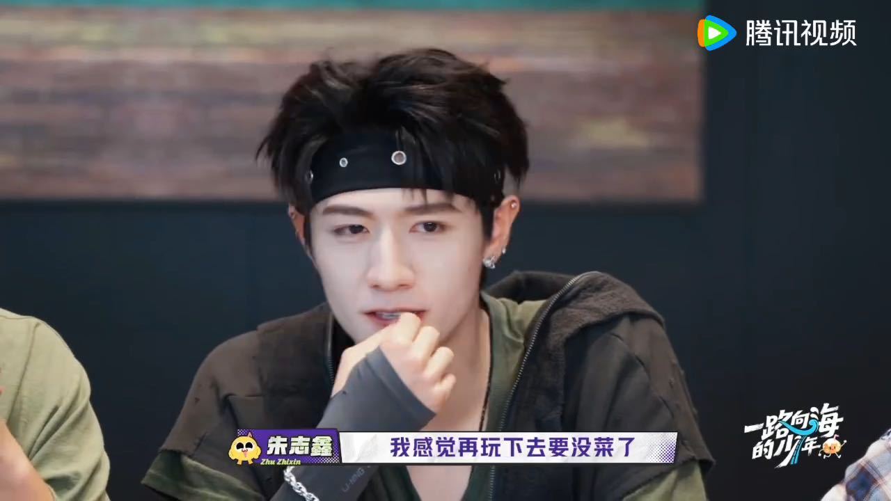 TOP和导演玩“看这边”，输了撤菜，结果越怕输越输。左航上来就失败，但他输了之后