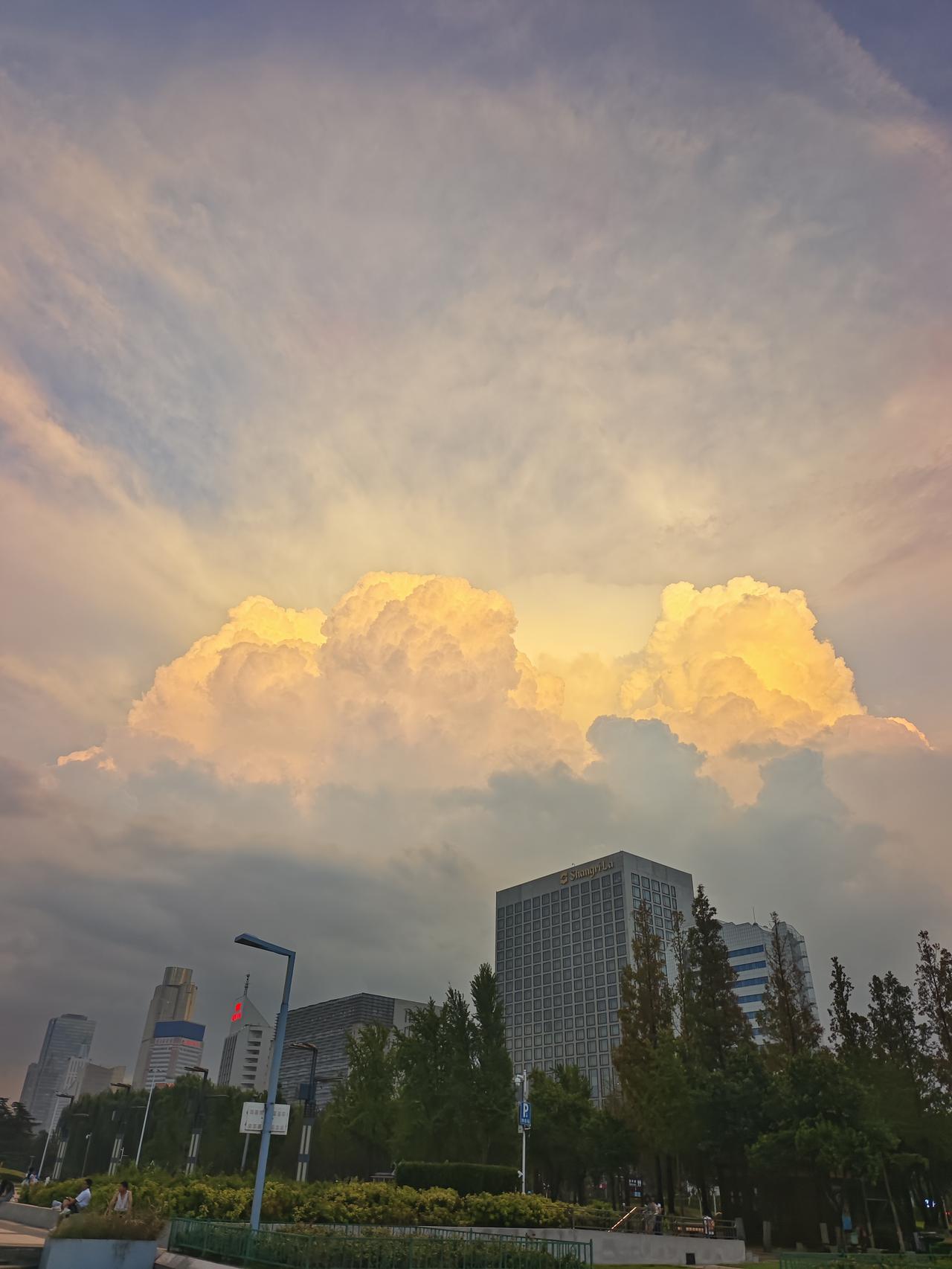 在面子和份子之间不断纠结。
我倾向于该取消的取消，可以换一种方式来处理，而不一定