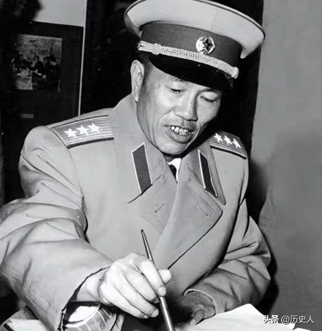 1979对越反击战，军委首选主帅并非许世友、杨得志，而是沉寂20年的邓华
 
1