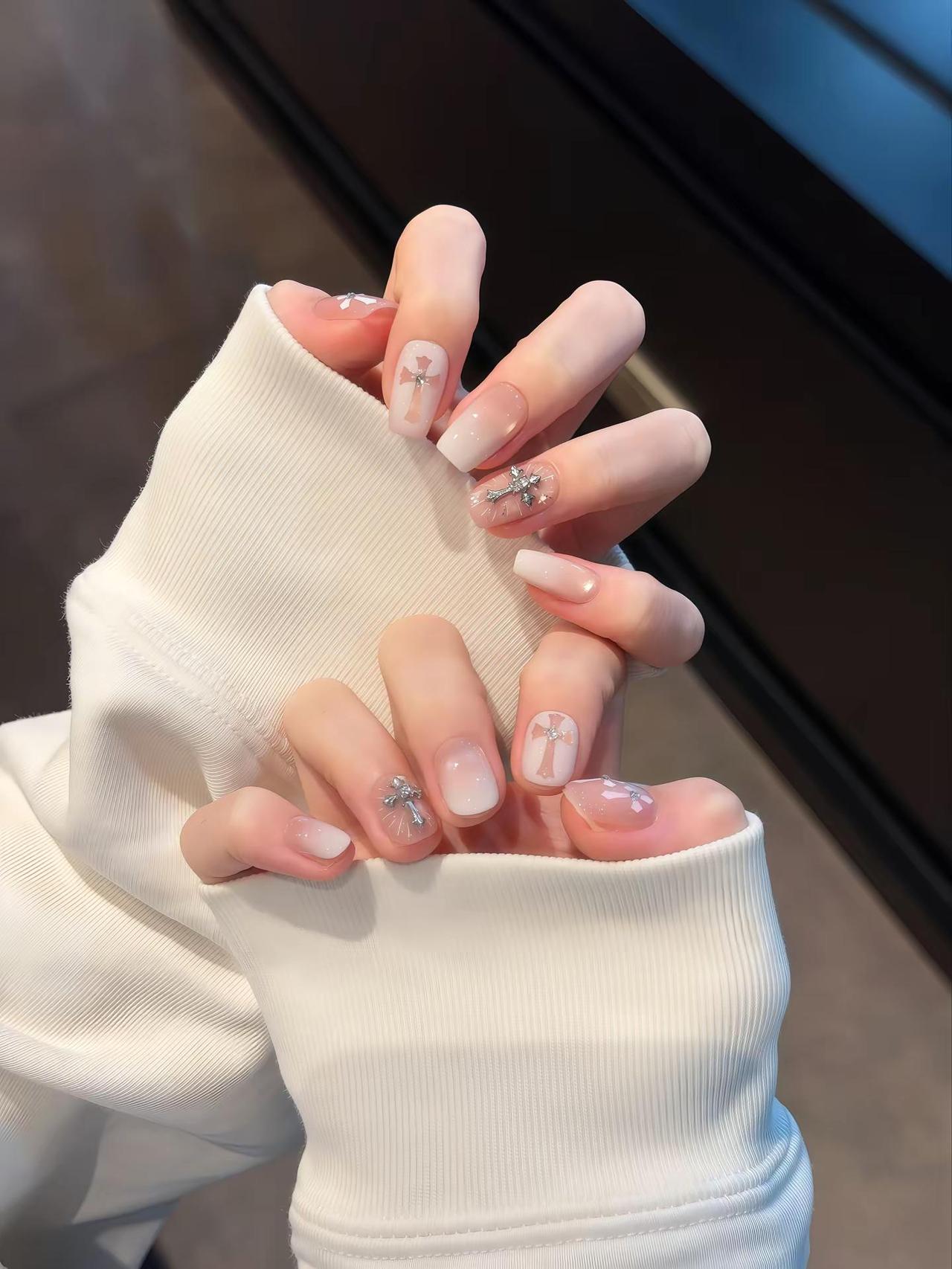 好闪的克罗心～冰透纯欲美甲 甜美穿戴甲 高级温柔甲 裸透钻饰美甲