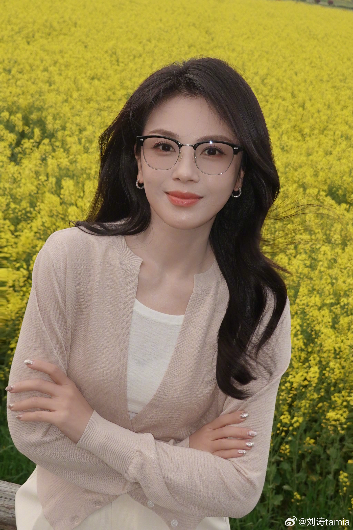 刘涛尽拍些勾引小姑娘的照片～做刘涛老婆还是非常幸福的