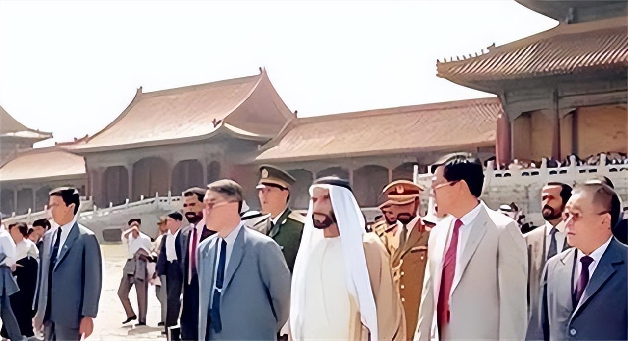 1990年，阿联酋总统搭乘专机访华，访问结束后发现自己儿子竟然沉迷于小卖部的新奇