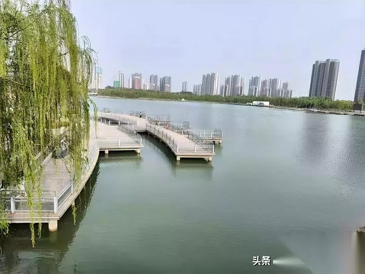 现在的姑娘，可能要慌了

不是嫁不出去，是“婚”变难了

因为男生们突然“醒”了