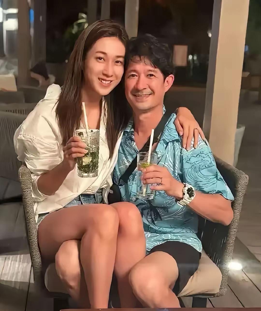 钟嘉欣这事儿，把婚姻里那层“滤镜”撕得明明白白。
 
当年她在剧里演“好彩妹”，