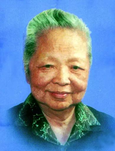 1957年，美国海关私吞了中国女人行李箱里的6800美金，她却开心地笑了。殊不知