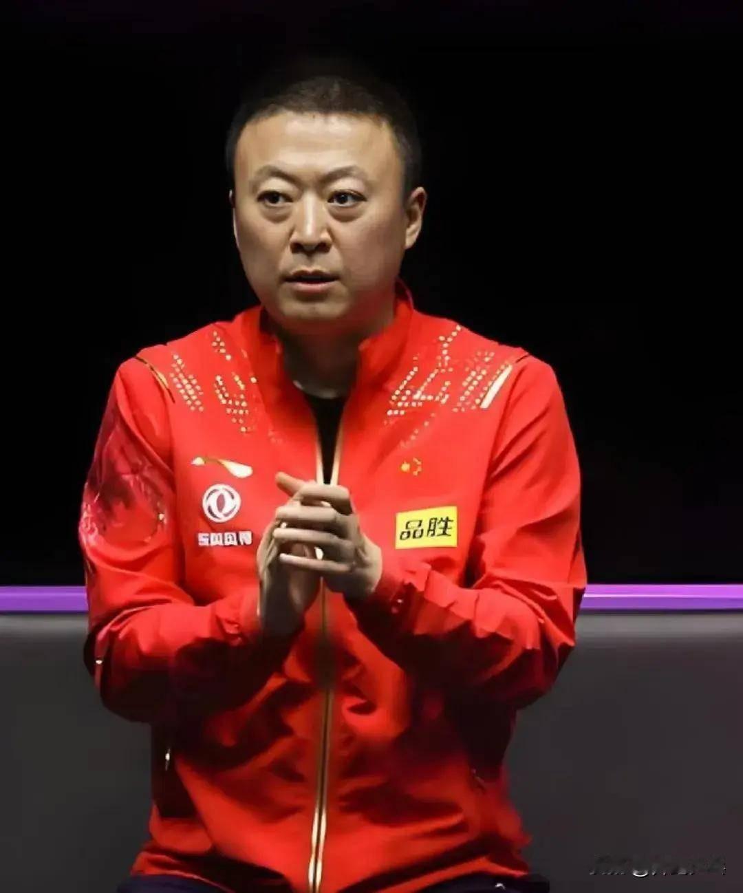 国乒女队四朵金花齐获胜，马琳教练乐开怀。
8月13日晚，WTT瑞典大满贯赛精彩继