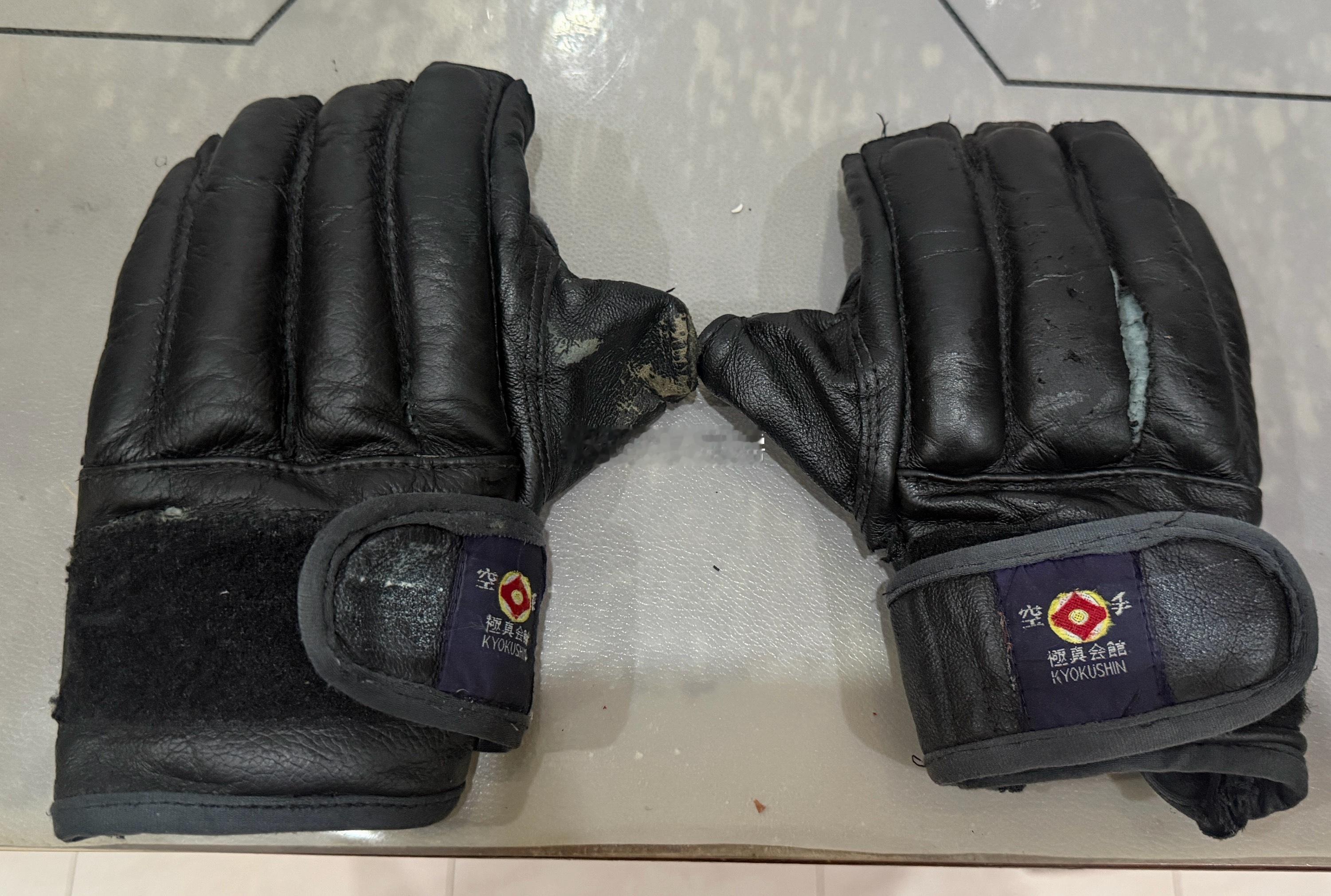 刘肥肥Fitness  该跟相伴七年的拳套说再见了👋🏻 