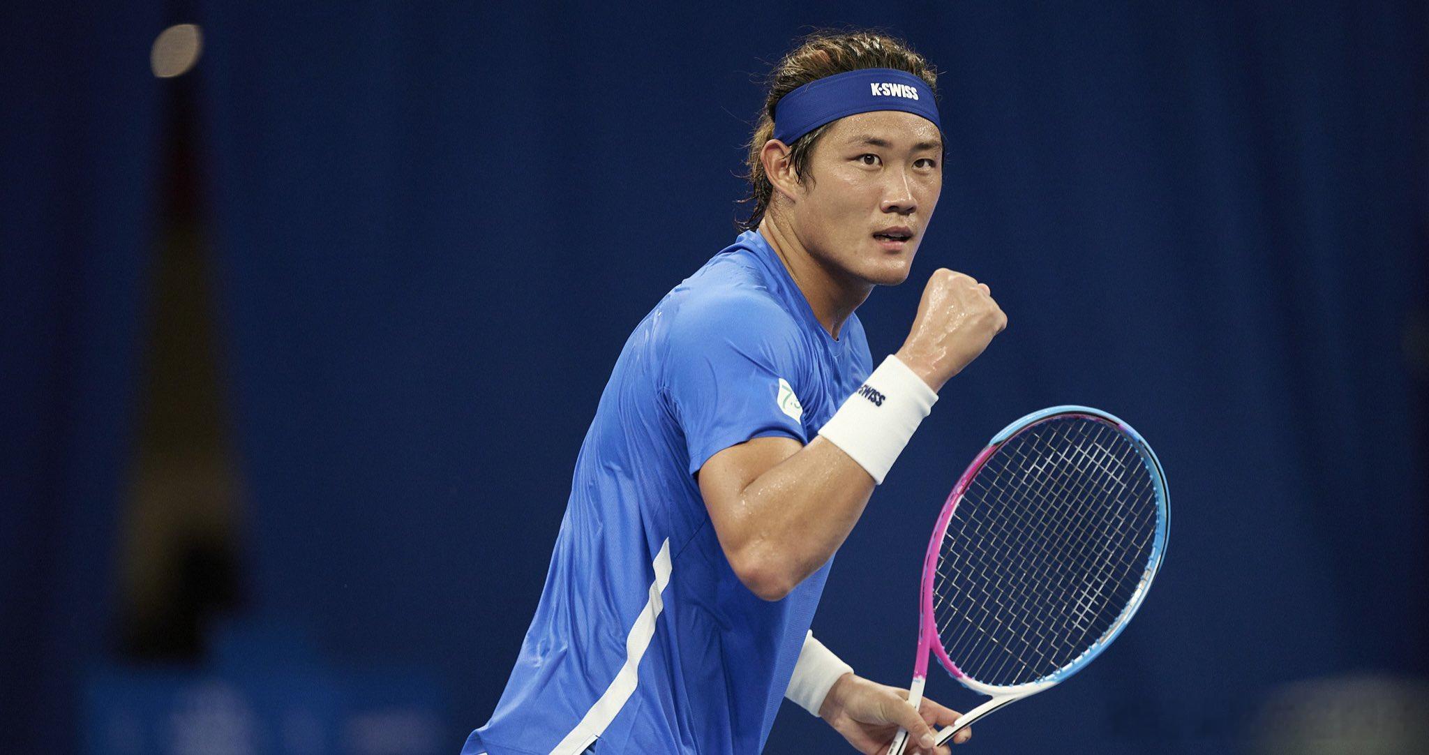 张之臻荷兰草地赛开门红 ATP250斯海尔托亨博斯站，张之臻7：6、5：7、6：
