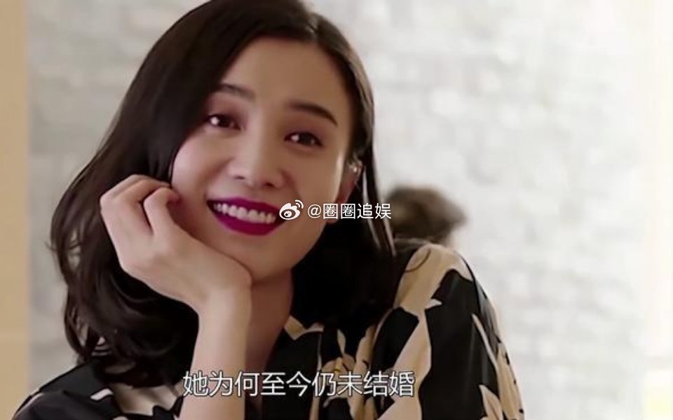 27岁的宋佳爱上了大她50岁的导演张黎，两人为了结婚，张黎和刘蓓离婚了。小宋佳开
