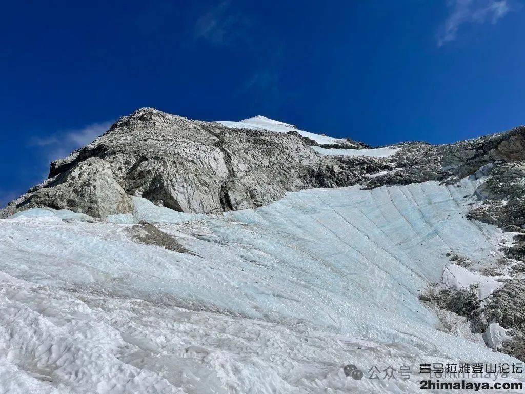 12月21日下午1点左右，一名23岁硕士在海拔4000多米的甘孜田海子山徒步时因
