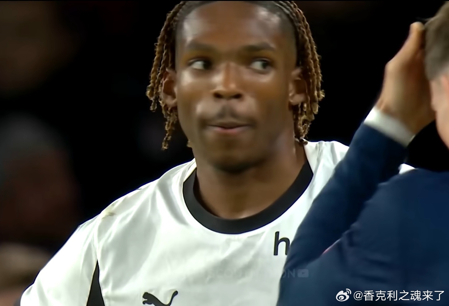 法国队报透露雅凯可能面临缺席下赛季初比赛的风险。一位法国医生表示，这位即将加盟利