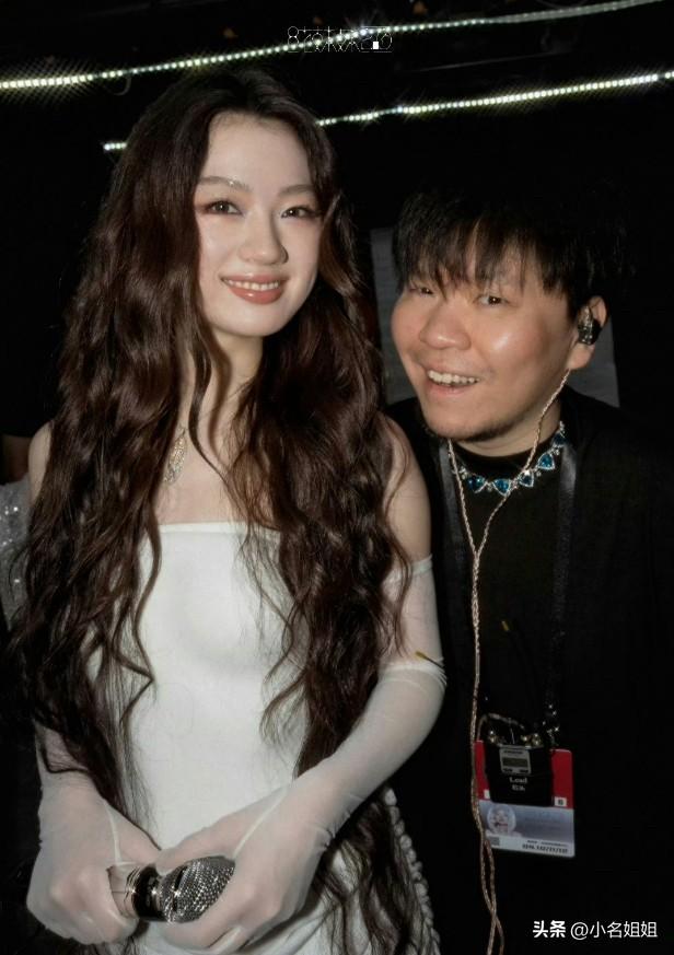现在好了

全网都在刷

常石磊拿金曲奖最佳制作人，获奖感言只感谢了单依纯一个人