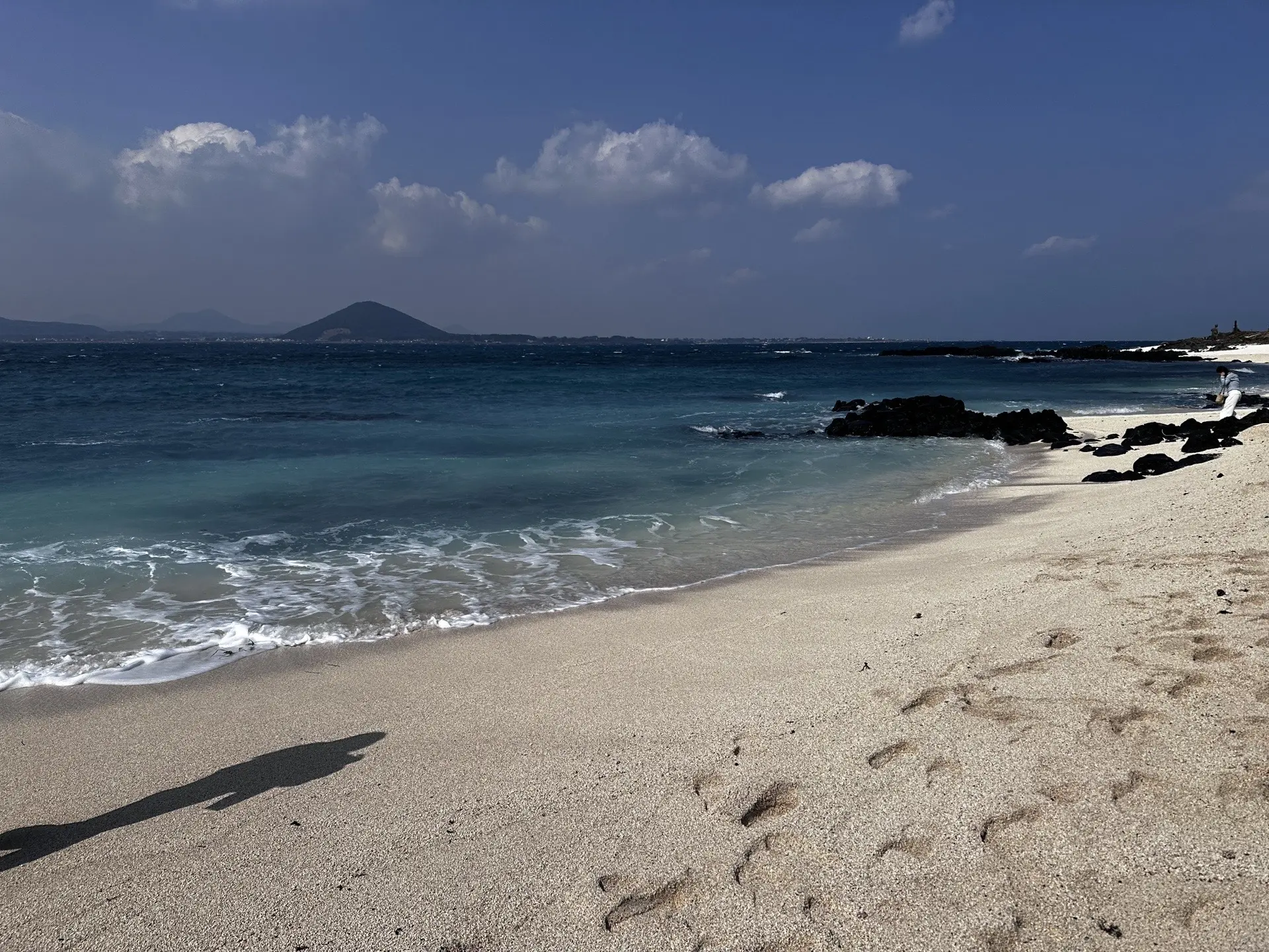 一直游到海水变蓝