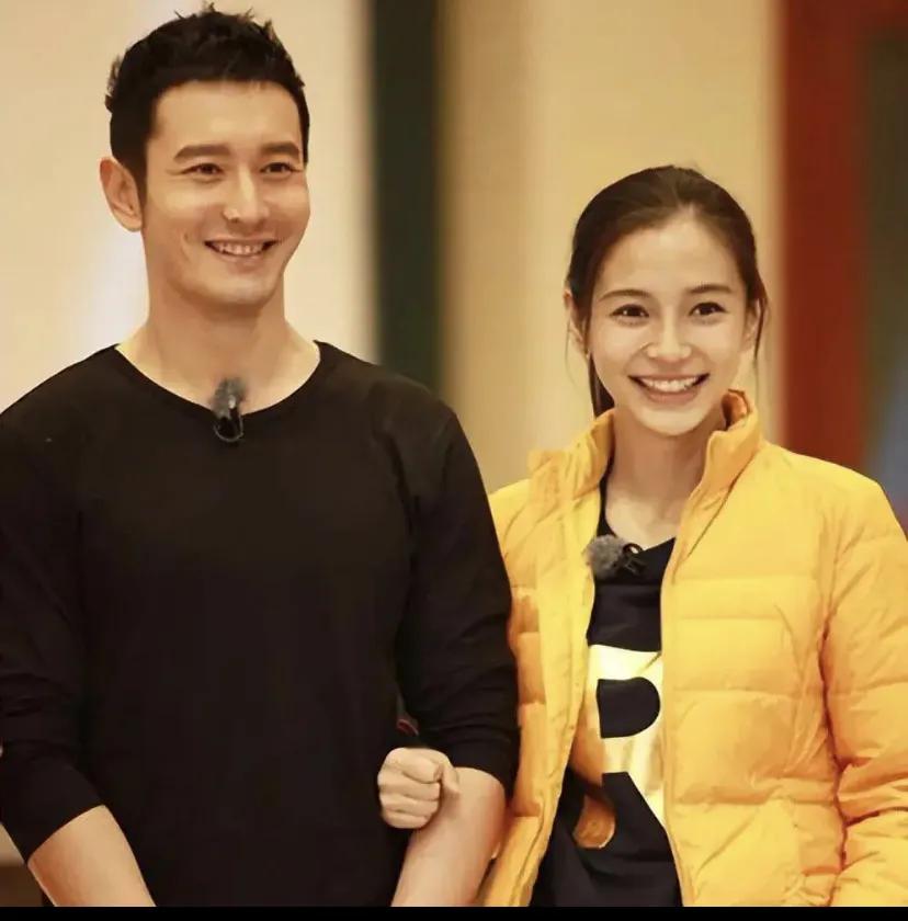 4号黄晓明高调晒出带小海绵在上海街头骑行的照片。

今年9岁的小海绵个头长得猛，