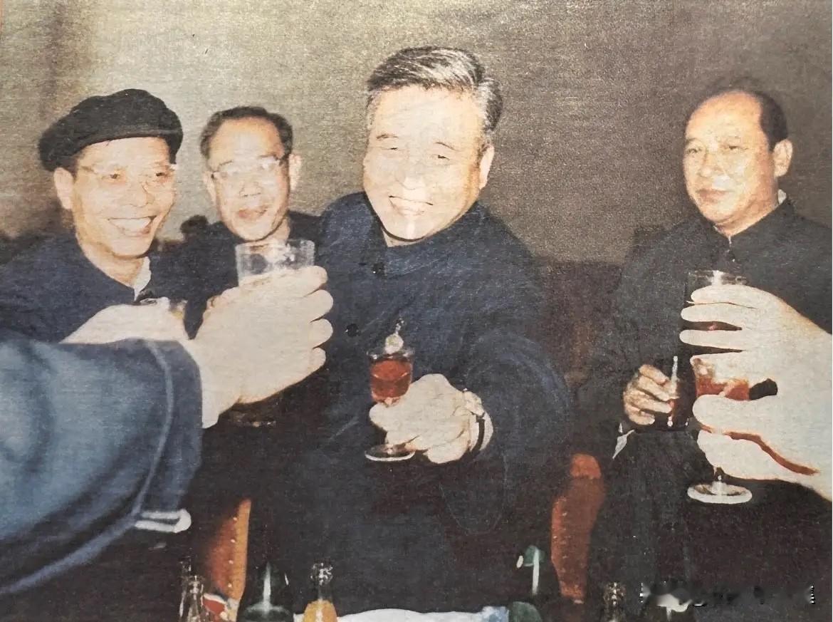 1984年10月16日，为纪念原子弹爆炸成功20周年，核工业部第九研究院在北京花