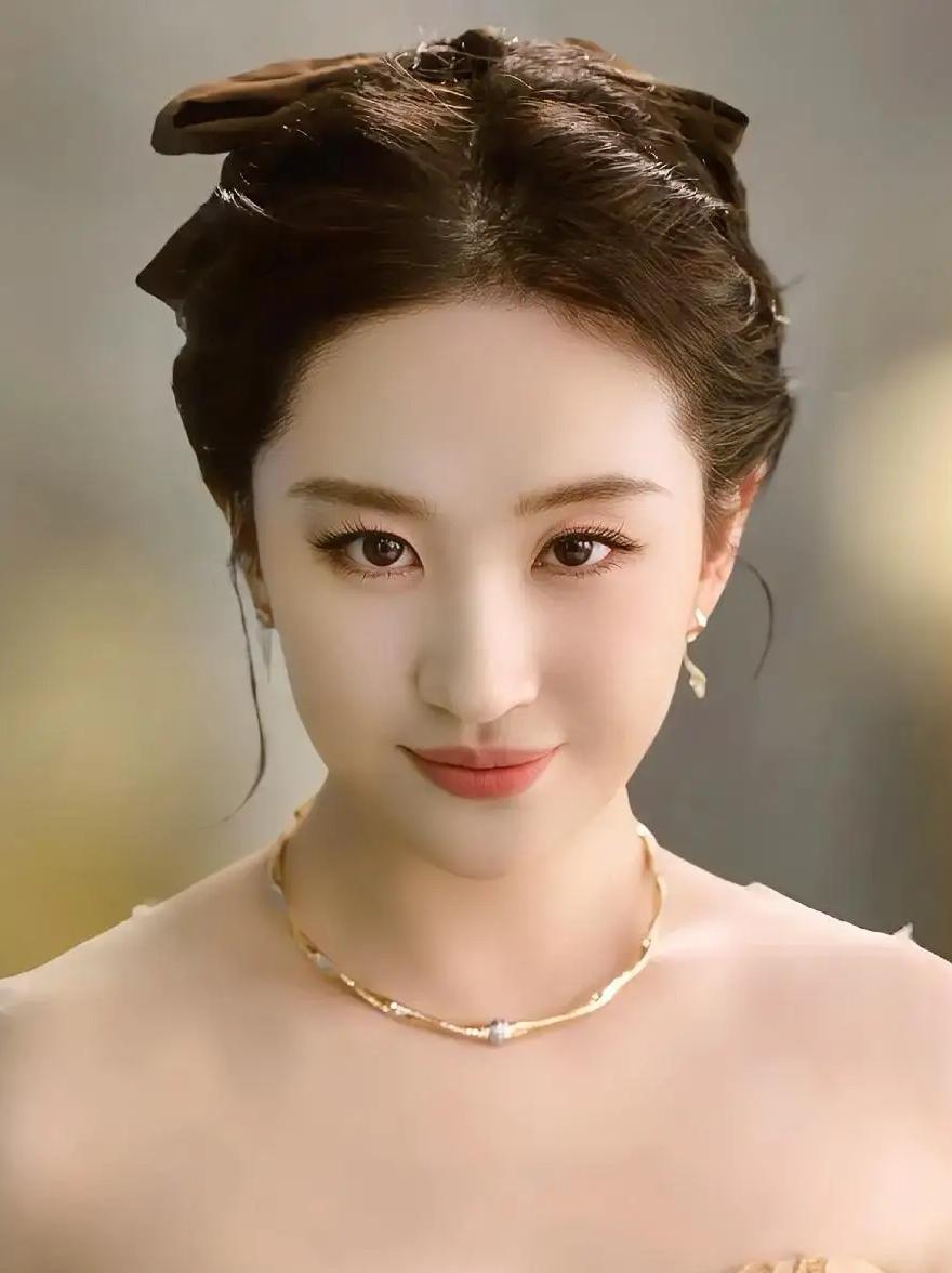 很多人总在那儿瞎操心：“这么漂亮的女人，怎么还不结婚？”

其实啊，咱们可能都搞