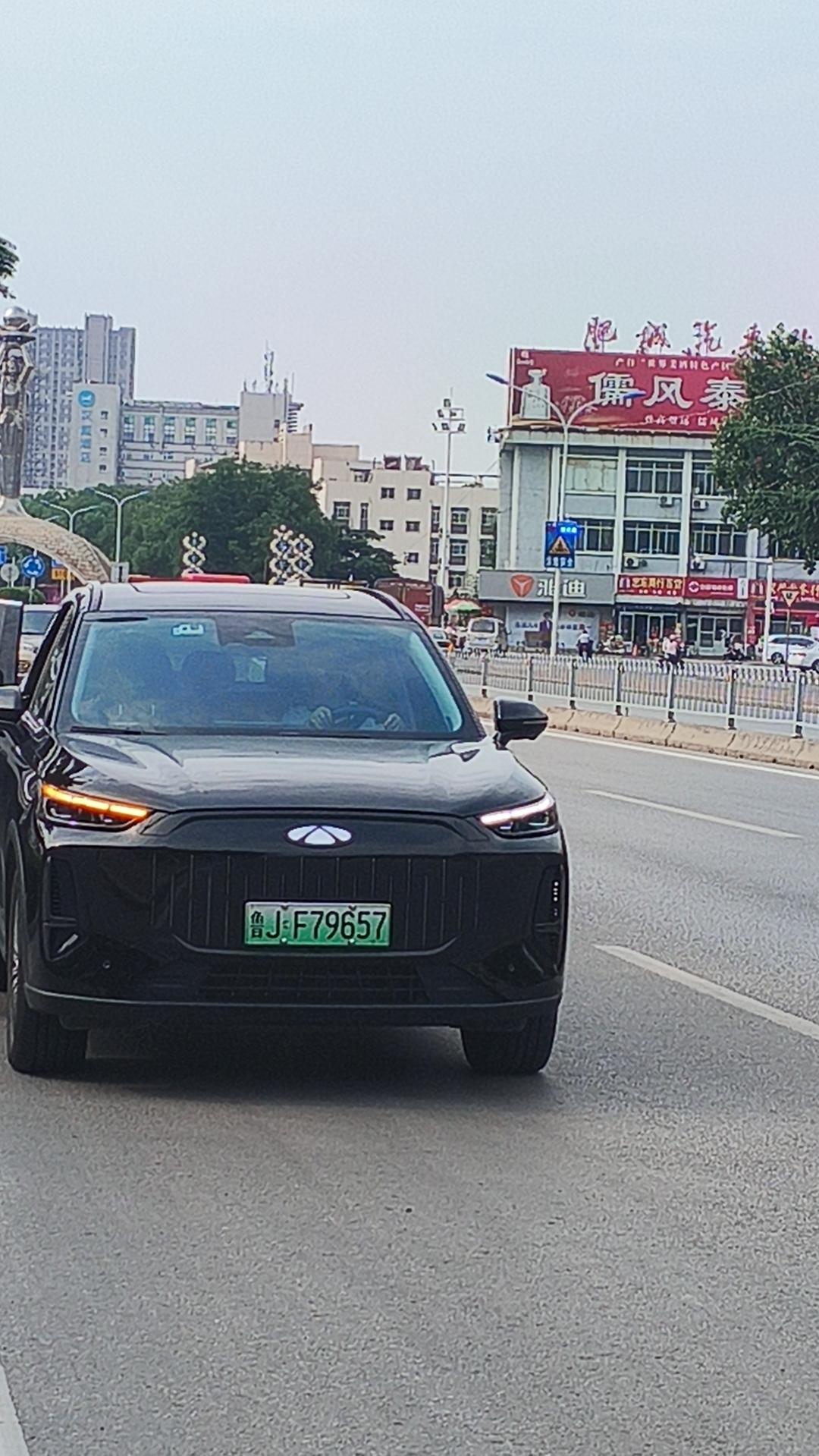 这是肥城市汽车站，始建于上个世纪八十年代初。
1981一1984年在肥城县一中上