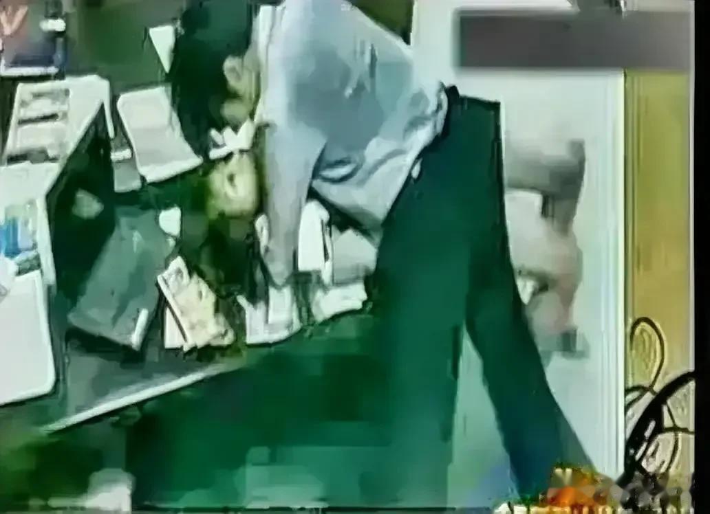 5月21日，性侵13岁女童的4名犯罪嫌疑人在广东深圳落网！家畜家畜居然侵犯了一名