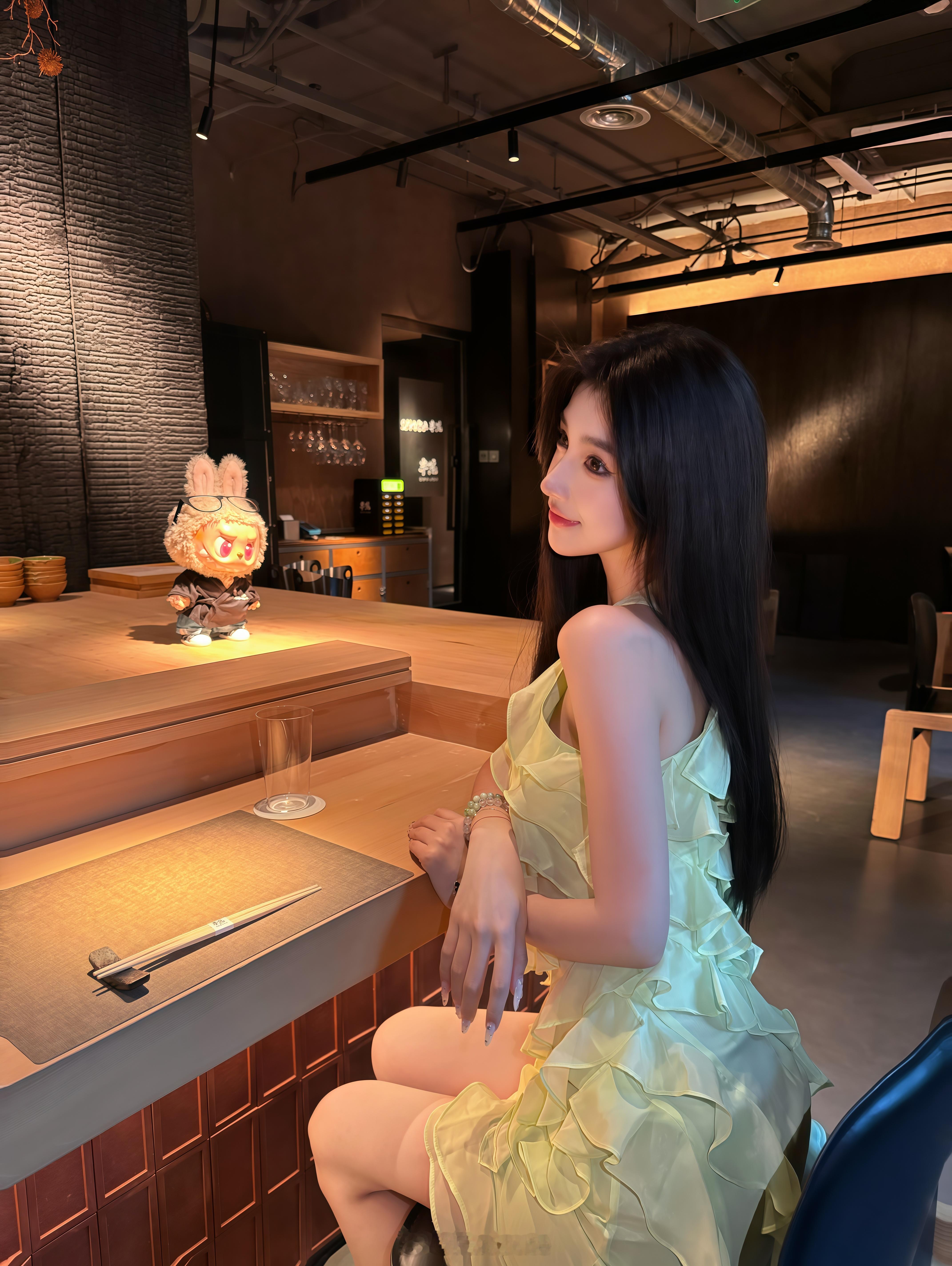 如果思念是一条围巾 那我一定会织很长很长 很多人在我的生命里都像车窗上滑落的雨滴