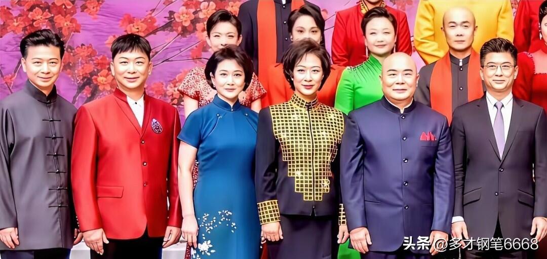 这些京剧演员们的合影真的是养眼，能全部认识他们的的观众肯定都不简单。一般人都只认